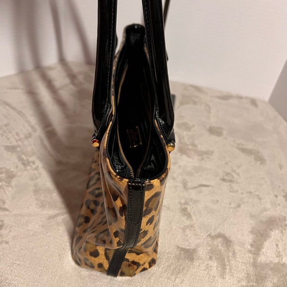 Lauren Ralph Lauren Leopard Print Tote with Black Patent Leather. - Picture 4 of 13